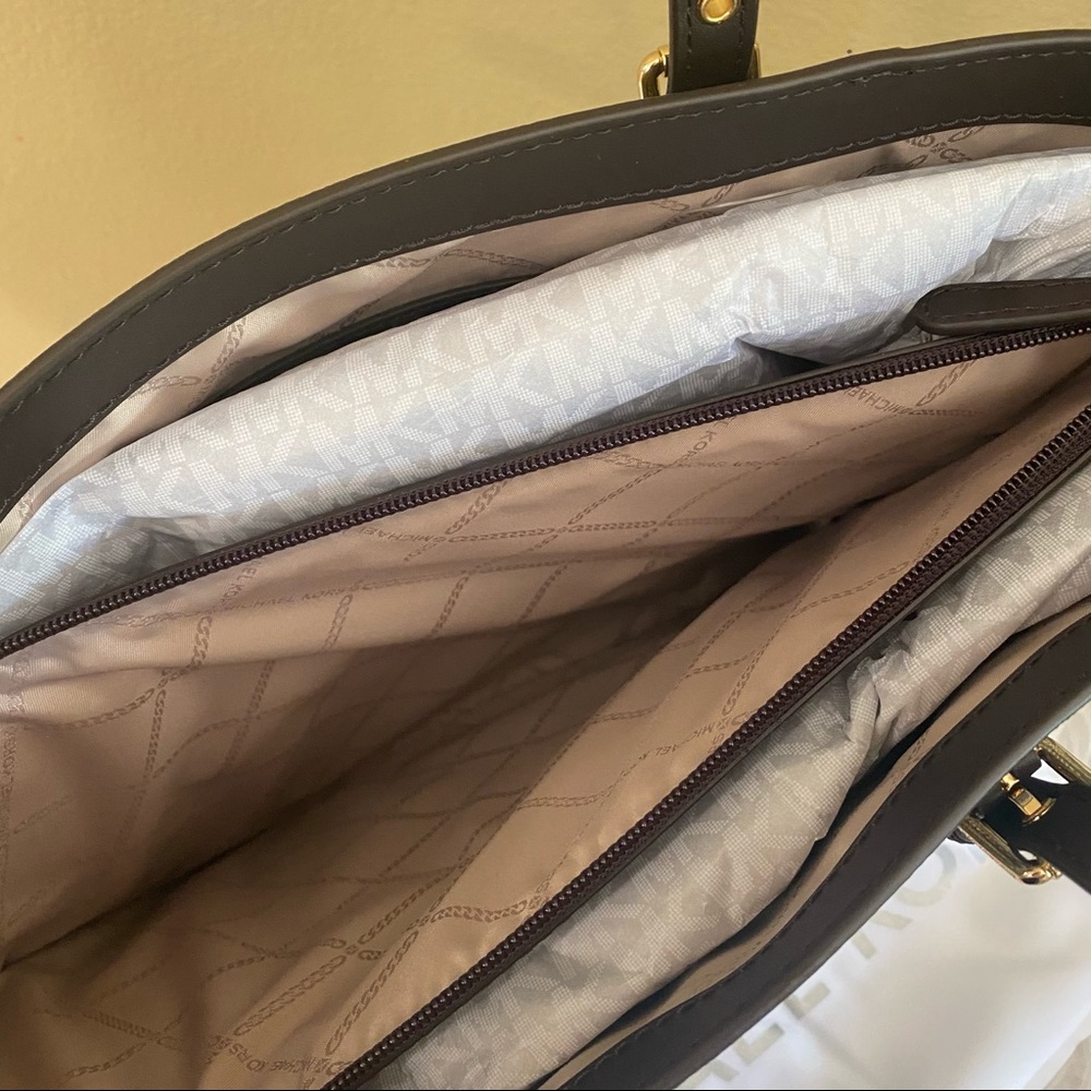 Last one✨Michael Kors large voyager shoulder tote bag - Picture 12 of 16